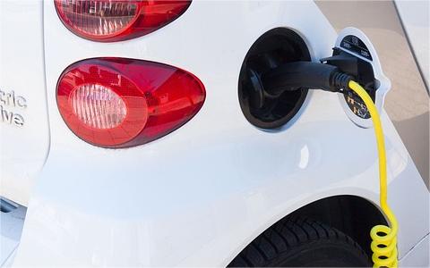 工信部等四部门:开展智能网联汽车准入和上路通行试点工作 工信部等四部门:开展智能网联汽车准入和上路通行试点工作