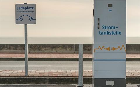 国务院：力争到2025年重点区域高速服务区快充站覆盖率不低于80%