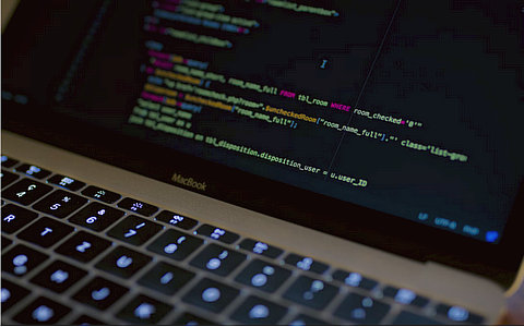 国家数据局等17部门：引导和鼓励各类社会资本投向数据产业，支持数据商上市融资