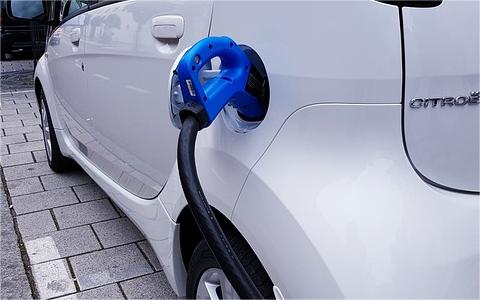 贵州?。旱?027年新能源动力电池及材料研发生产基地总产值达5000亿 贵州省:到2027年新能源动力电池及材料研发生产基地总产值达5000亿