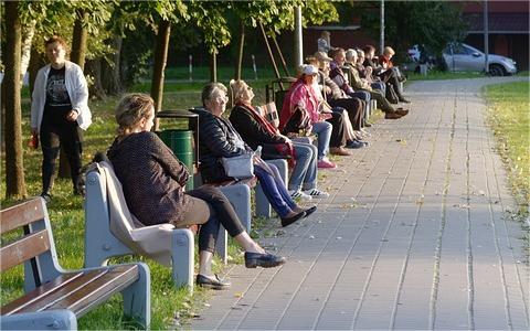 中国银发经济:人口老龄化浪潮下的新兴行业机遇分析 中国银发经济:人口老龄化浪潮下的新兴行业机遇分析