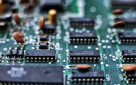 长飞先进武汉基地首批碳化硅晶圆投产 长飞先进武汉基地首批碳化硅晶圆投产